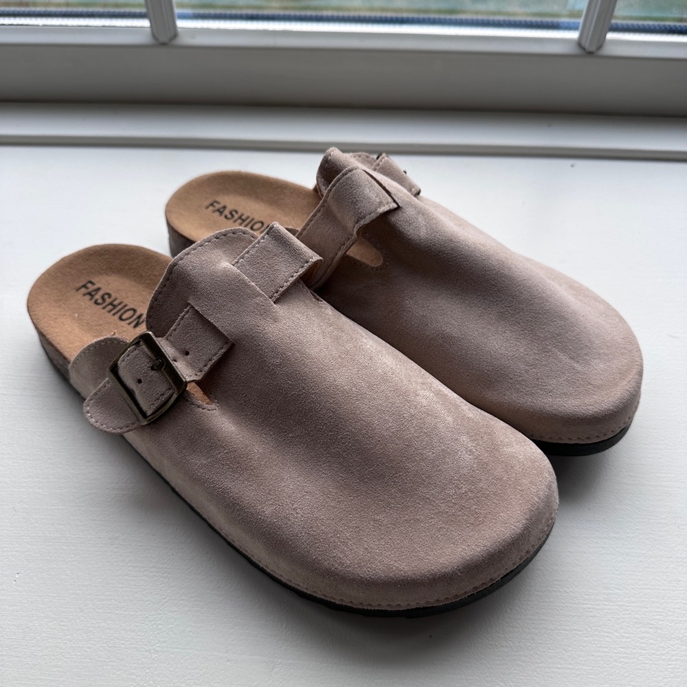 Women’s Size 9 Tan Clogs